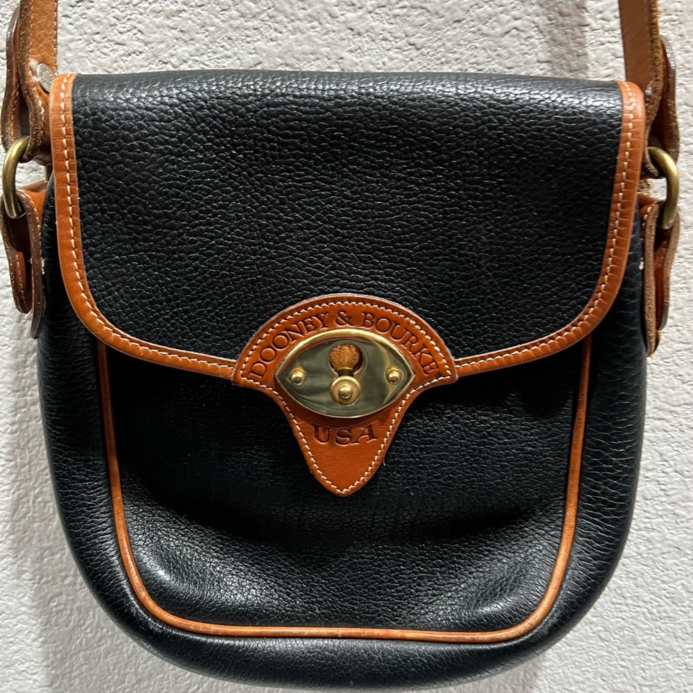 Vintage 1970s Dooney & Bourke Cavalry Spectator Leather Bucket Crossbody Bag - Picture 1 of 16